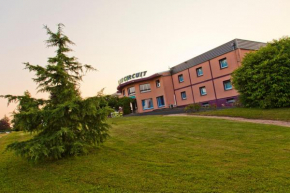 Отель Cit'Hotel Du Circuit  Маньи-Кур